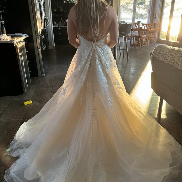 Unworn, Unaltered A-line Wedding Dress, Size 8 - Picture 1 of 7